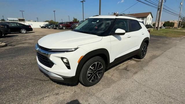 Used 2024 Chevrolet TrailBlazer LT w/ LT Cold Weather Package FWD image 4