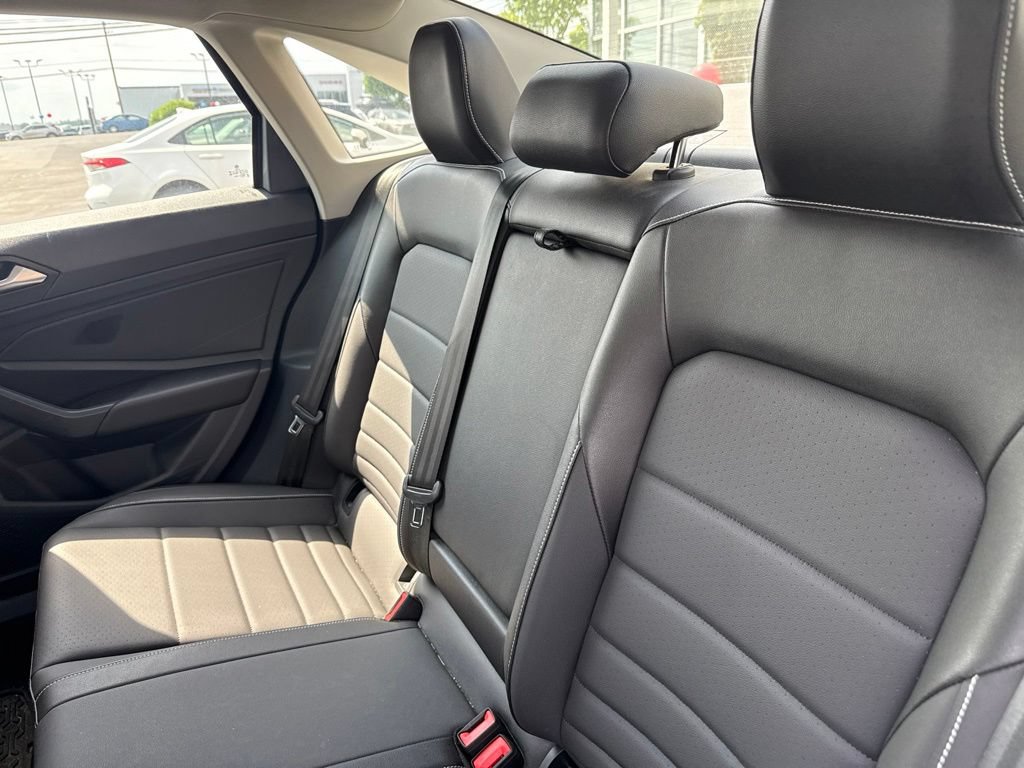 Used 2024 Volkswagen Jetta SE FWD image 24