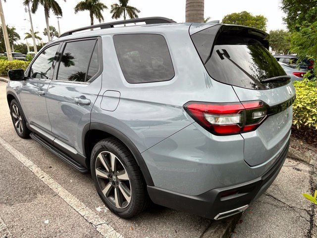 Used 2023 Honda Pilot Touring image 4