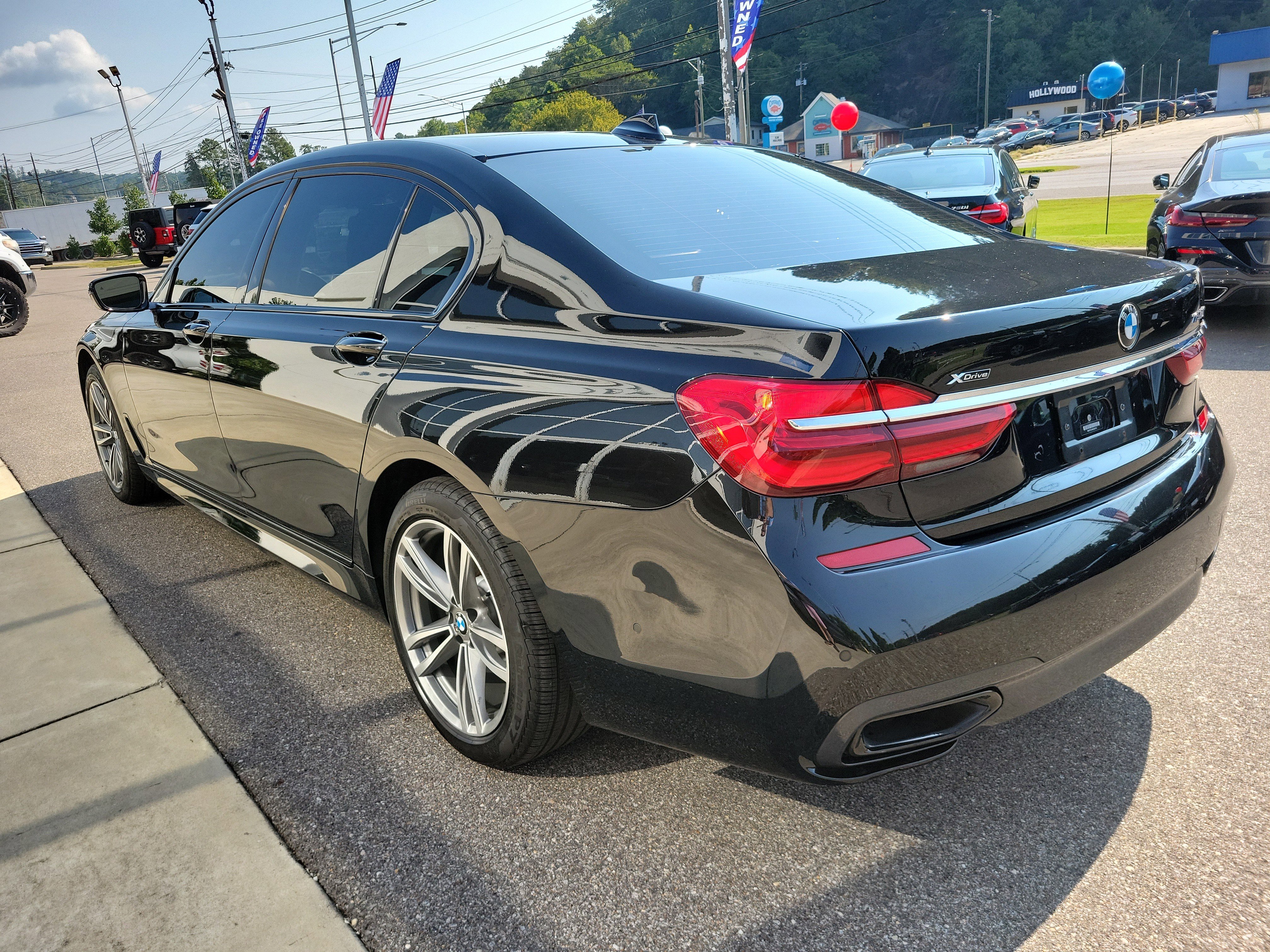 Used 2019 BMW 750i xDrive w/ Executive Package image 7