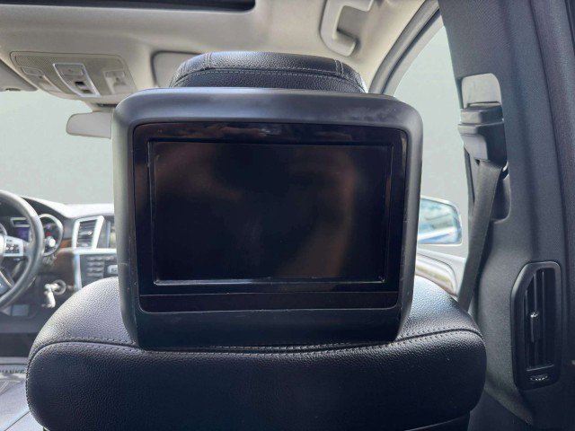 Used 2014 Mercedes-Benz GL 450 4MATIC image 41