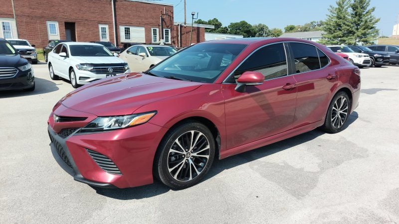 Used 2018 Toyota Camry SE w/ Moonroof Package FWD image 1
