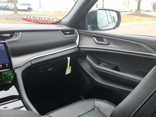 Certified 2025 Jeep Grand Cherokee Limited w/ Black Appearance Package image 12