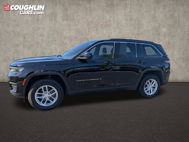 Used 2025 Jeep Grand Cherokee Laredo X AWD/4WD image 4