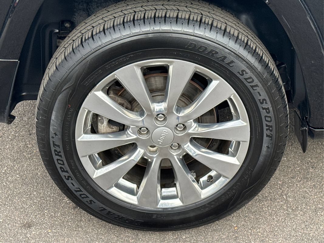 Used 2018 Jeep Cherokee Overland AWD/4WD image 27