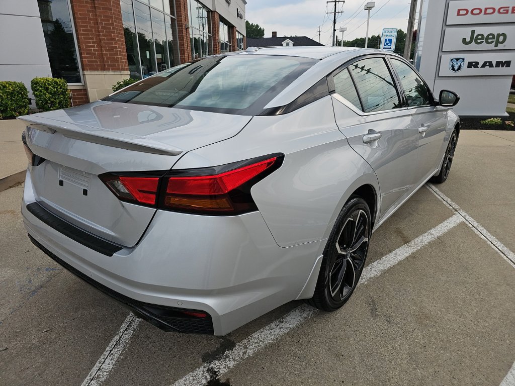 Used 2023 Nissan Altima 2.5 SR w/ SR Premium Package AWD/4WD image 16