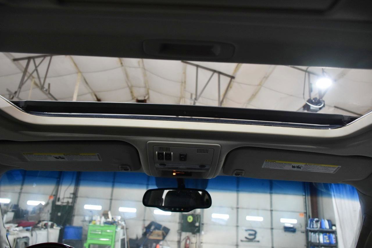 Used 2011 Cadillac Escalade ESV Luxury image 16