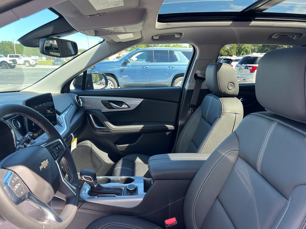 New 2026 Chevrolet Blazer LT w/ Midnight/Sport Edition FWD image 9