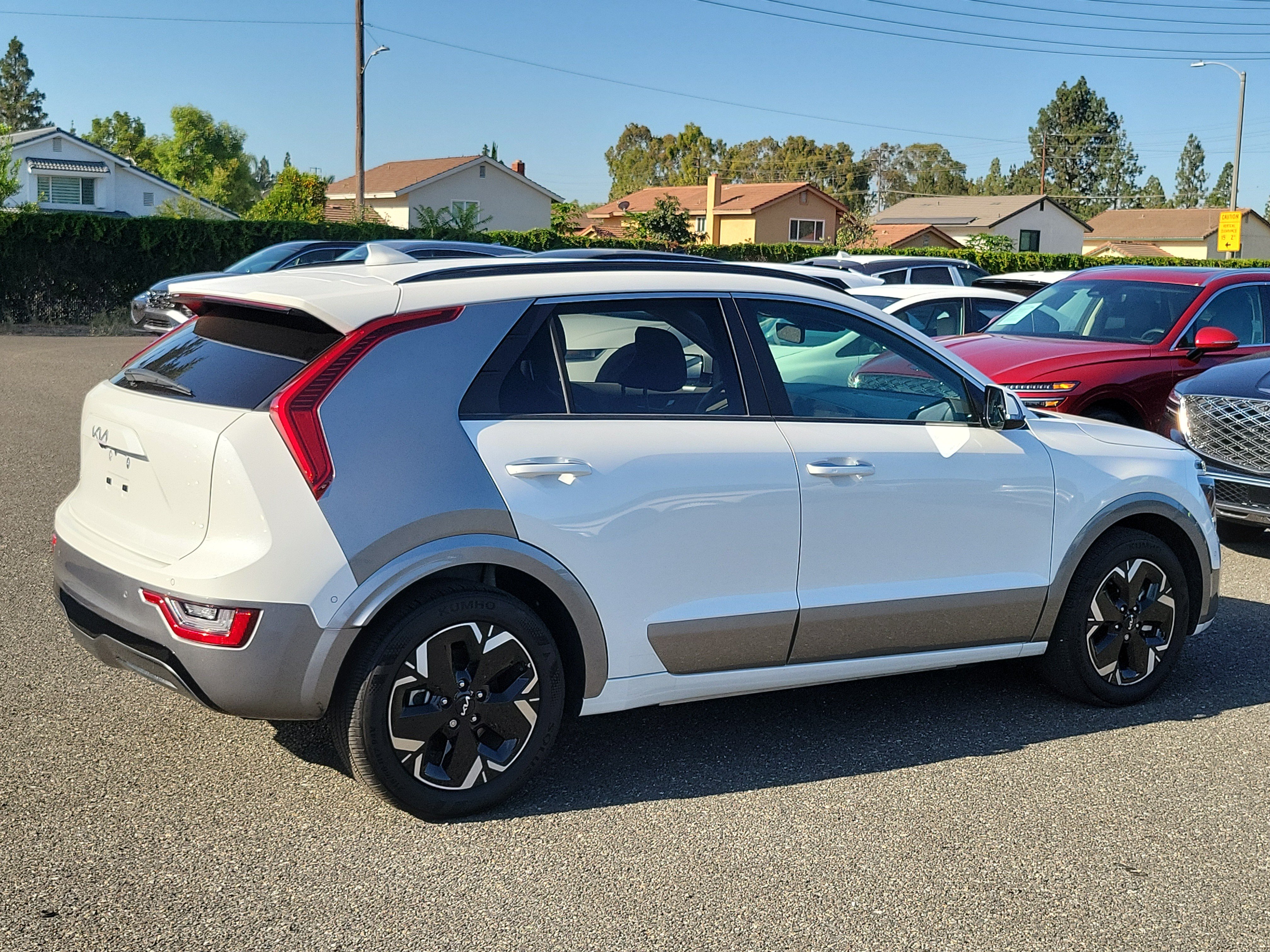 Used 2024 Kia Niro Wave w/ Wave Preserve Package FWD image 5