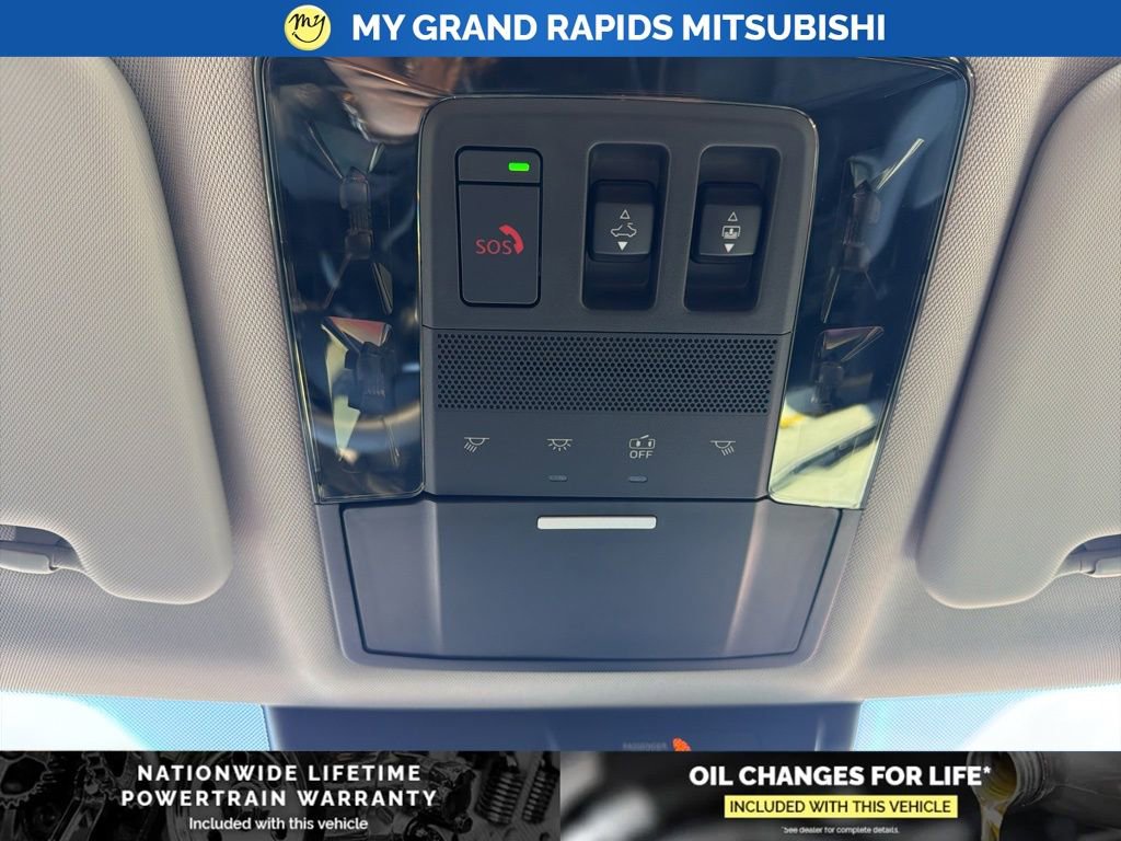 New 2025 Mitsubishi Outlander SE image 18