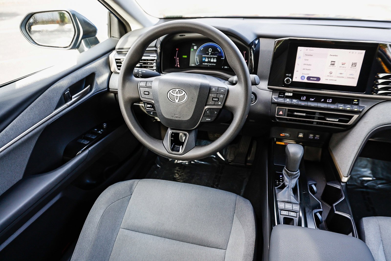 Used 2025 Toyota Camry LE image 14