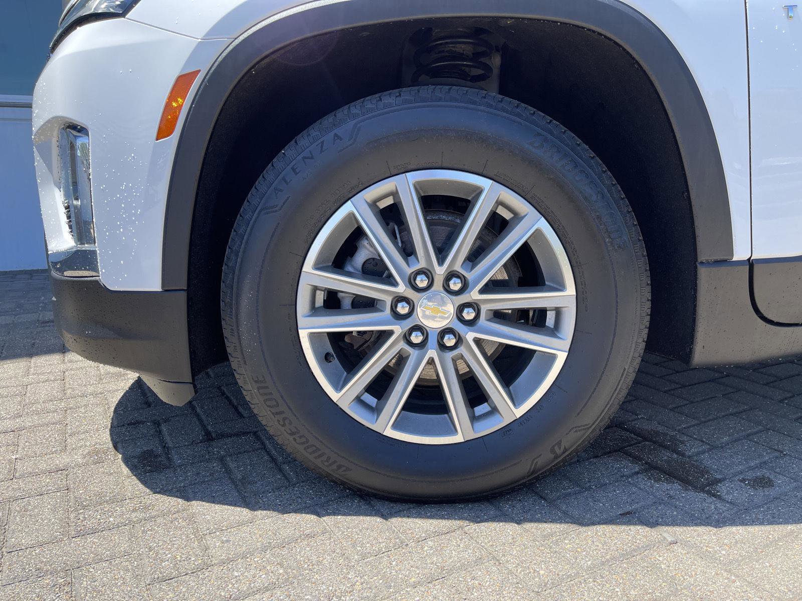 Used 2023 Chevrolet Traverse LT w/ LPO, Floor Liner Package FWD image 10