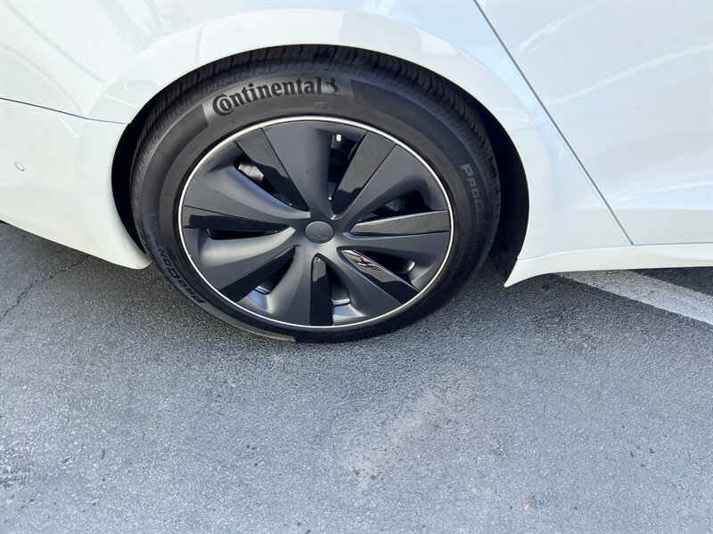 Used 2022 Tesla Model S Plaid image 12