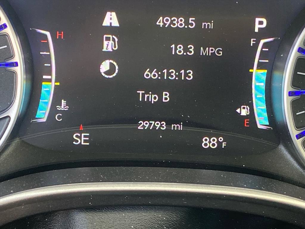 Used 2024 Chrysler Pacifica Touring-L FWD image 19