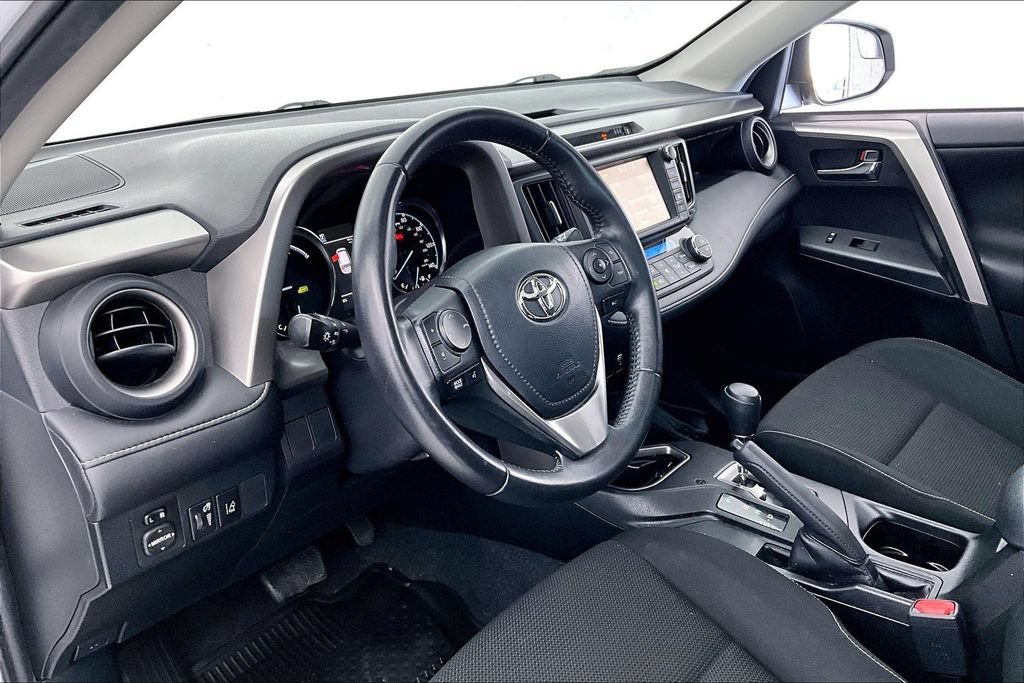 Used 2017 Toyota RAV4 XLE AWD/4WD image 16