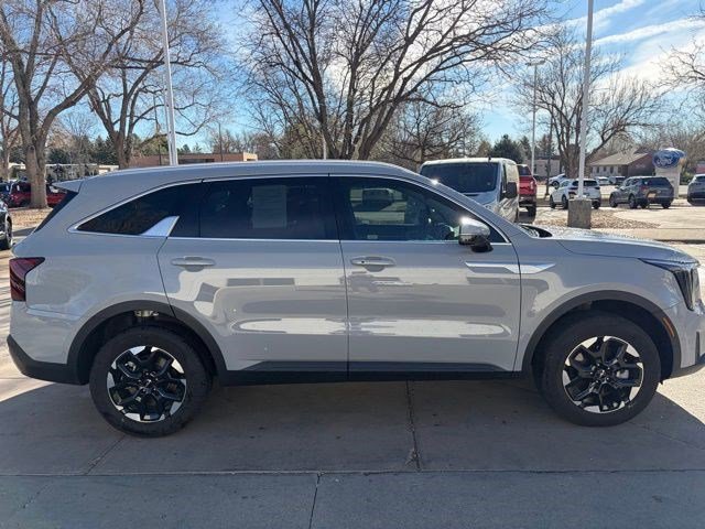 Used 2025 Kia Sorento S image 6