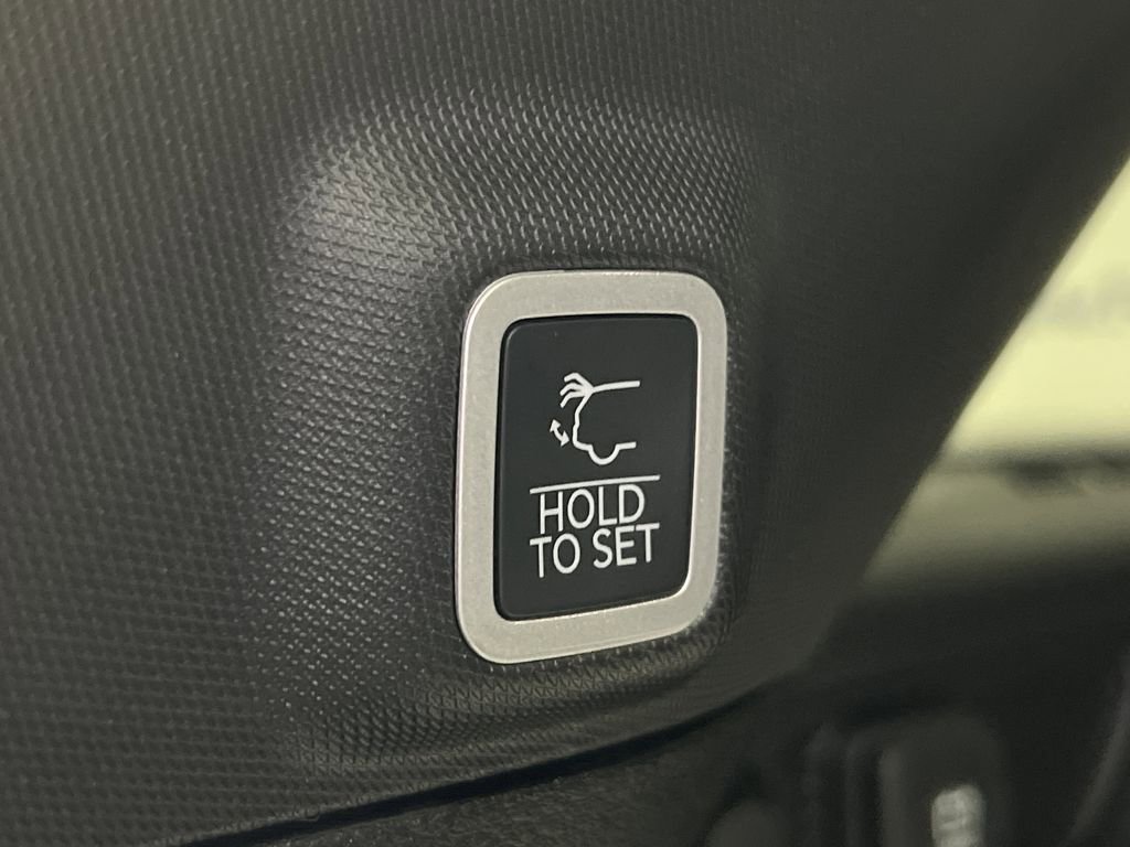 New 2025 Jeep Grand Cherokee Limited w/ Black Appearance Package image 10