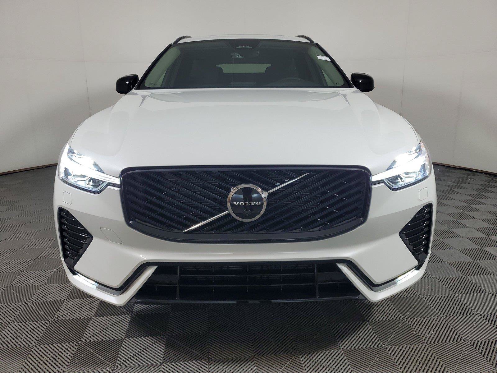 New 2027 Volvo XC60 B5 Plus AWD/4WD image 2