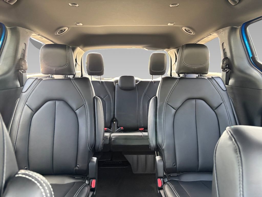 New 2026 Chrysler Pacifica Select image 2