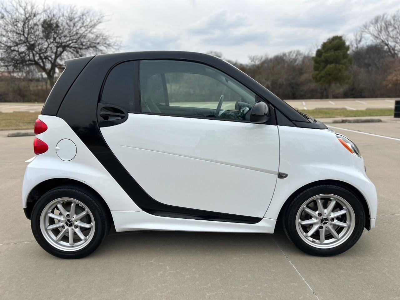 Used 2015 smart fortwo pure image 5