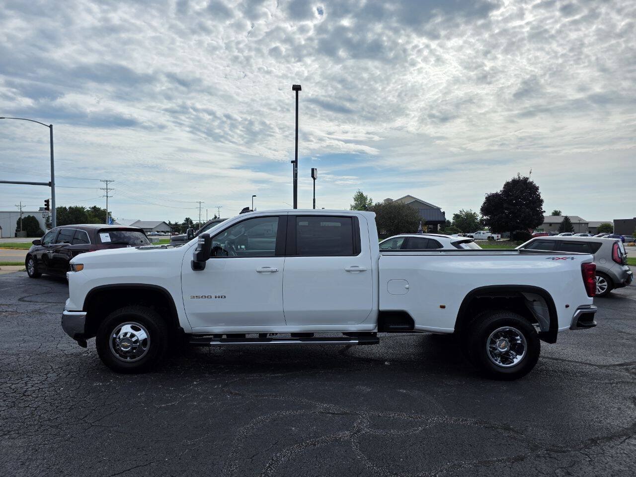 Used 2025 Chevrolet Silverado 3500 LT w/ Convenience Package AWD/4WD image 10