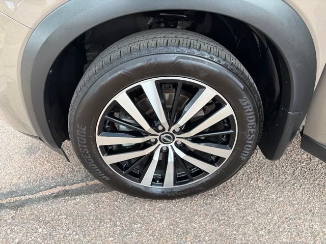 Certified 2025 Nissan Pathfinder Platinum AWD/4WD image 11