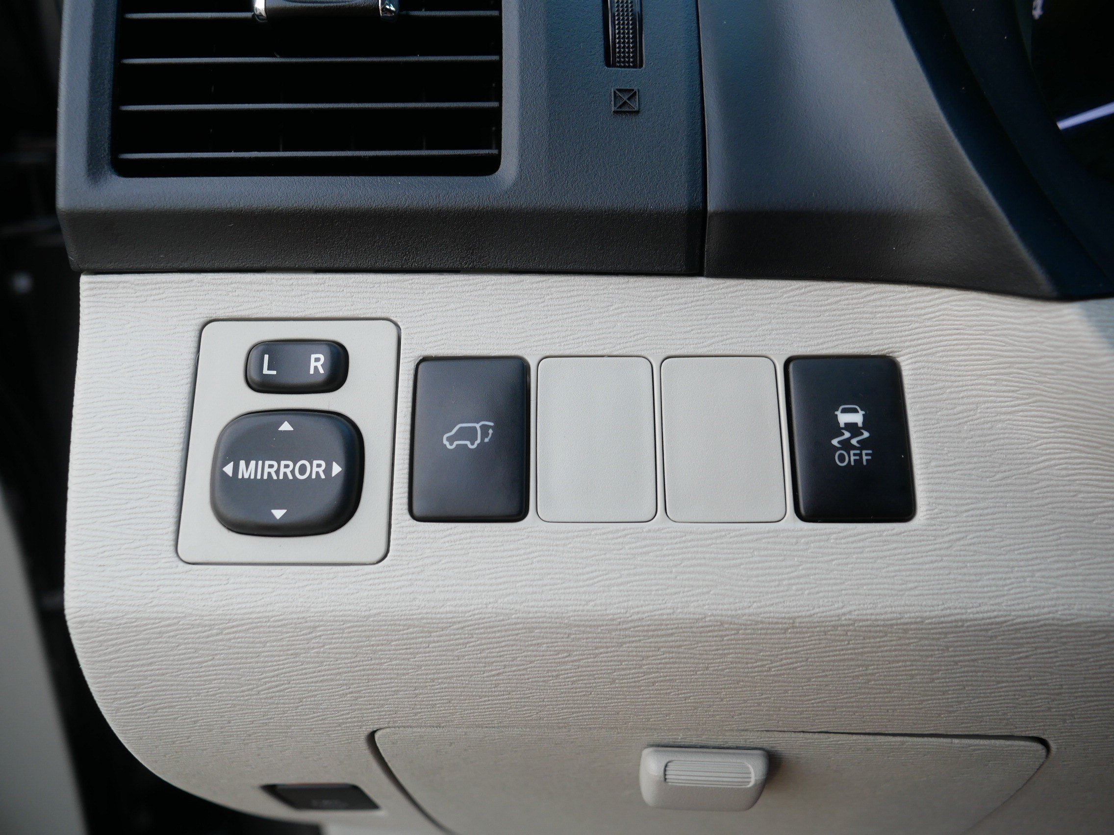 Used 2013 Toyota Venza XLE w/ XLE Premium Pkg FWD image 26