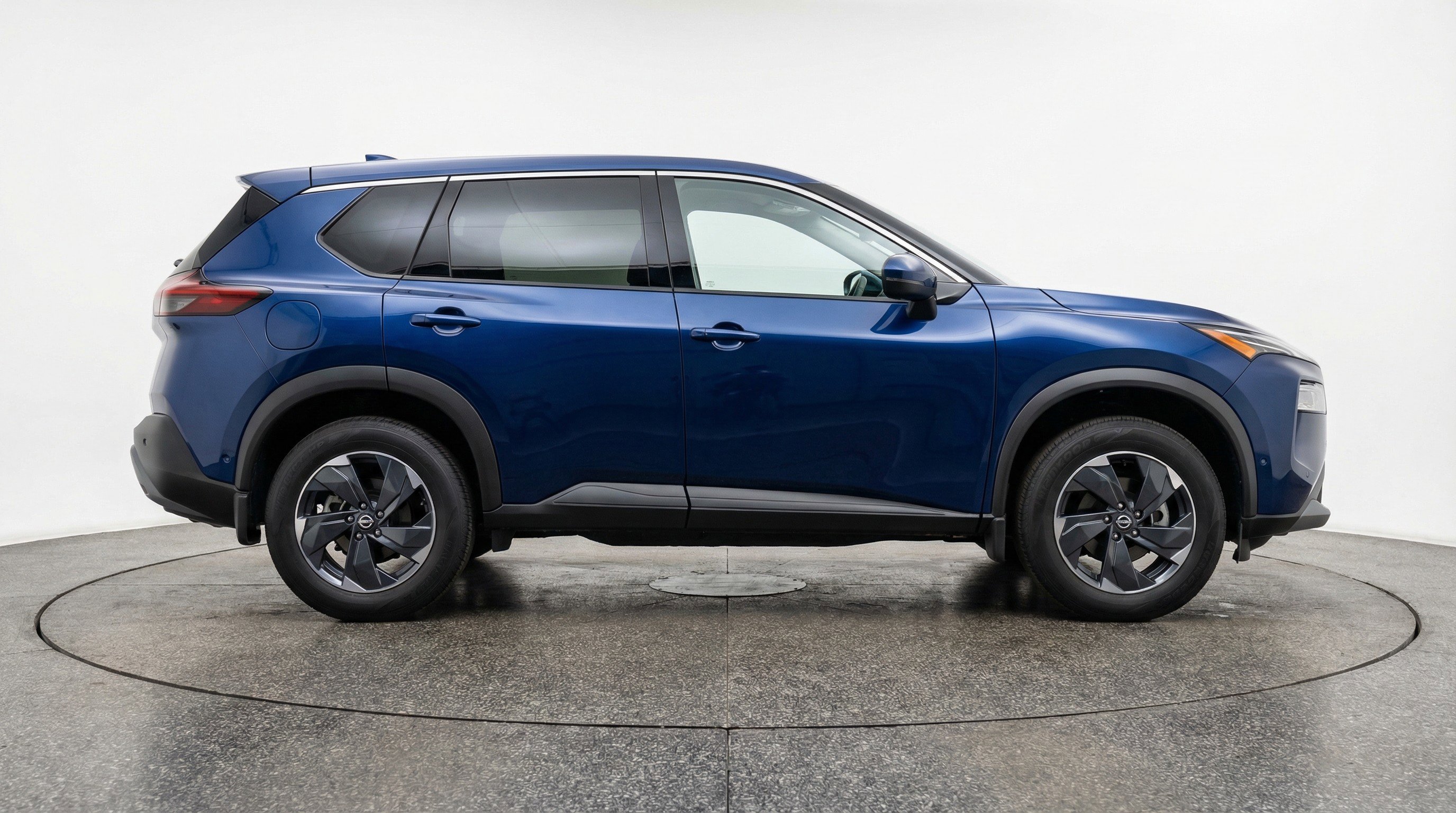 Used 2025 Nissan Rogue SV AWD/4WD image 11