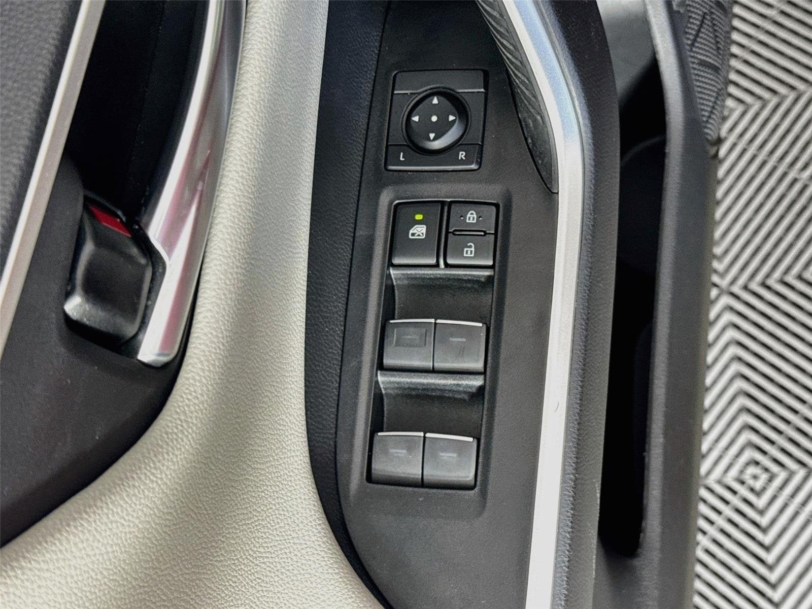 Used 2023 Toyota RAV4 Limited FWD image 20