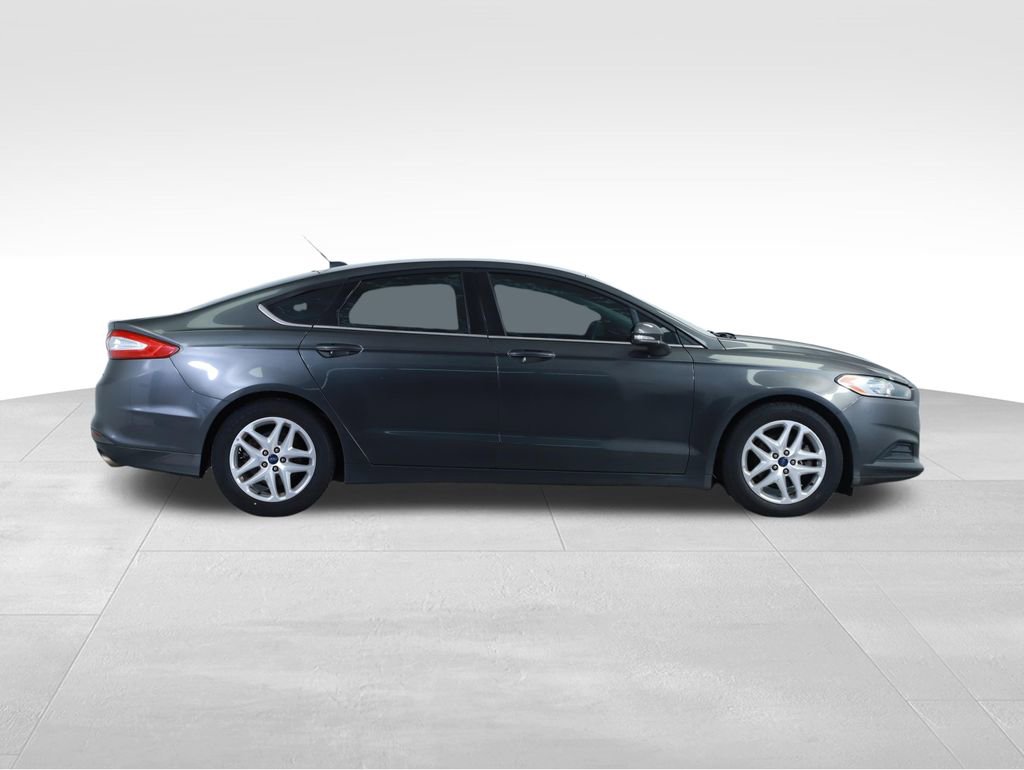 Used 2015 Ford Fusion SE image 12
