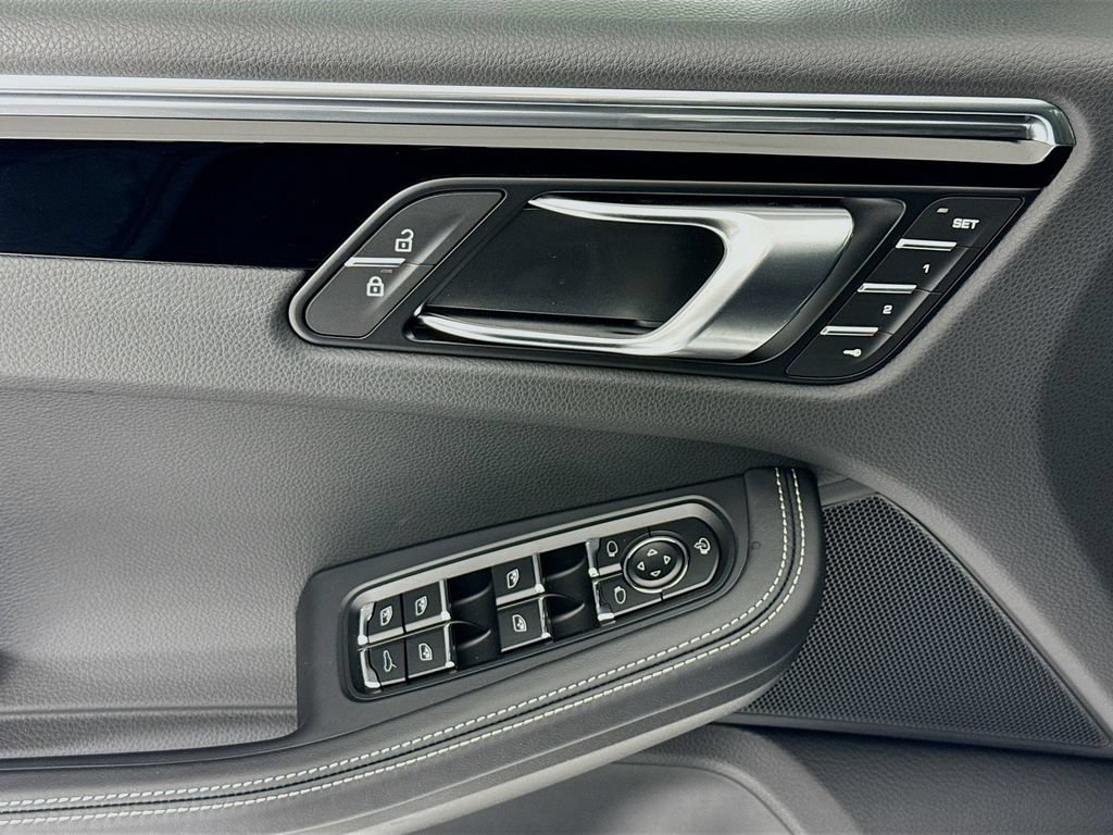 New 2026 Porsche Macan Turbo AWD/4WD image 11