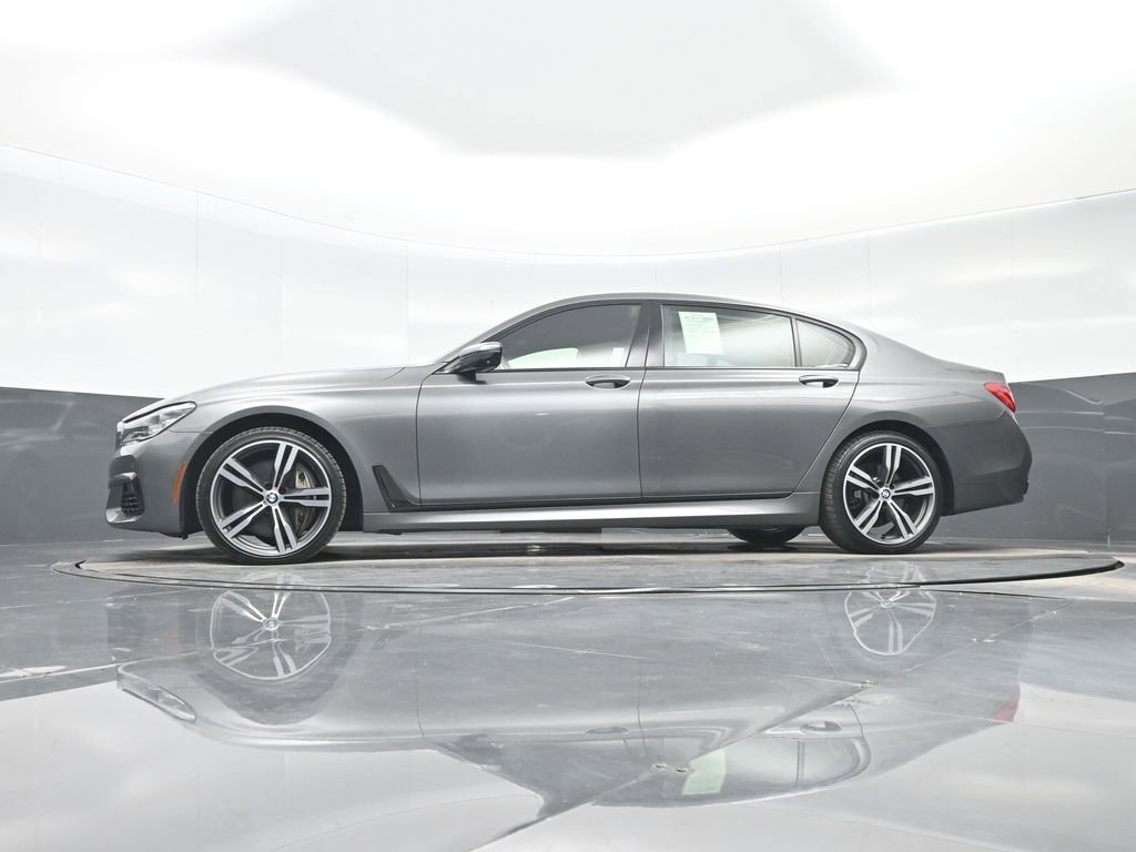 Used 2019 BMW 750i w/ Luxury Rear Seating Package RWD image 27