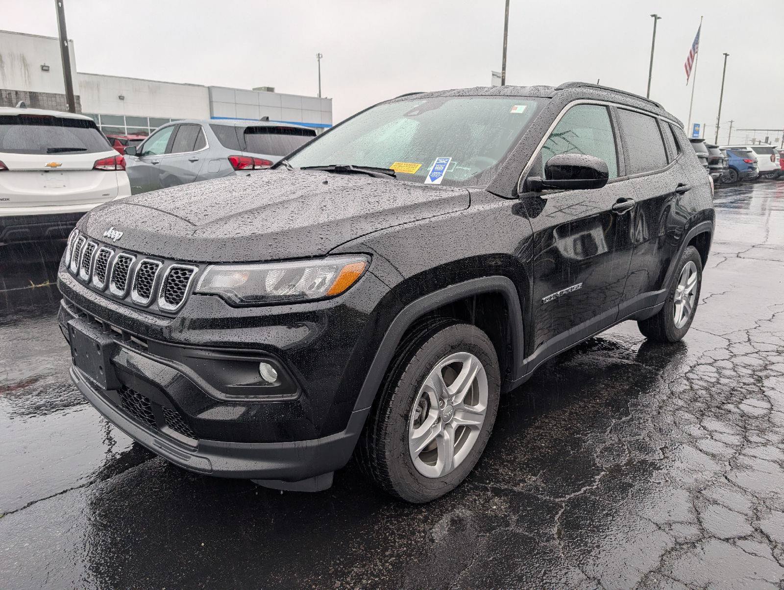 Used 2023 Jeep Compass Latitude w/ Convenience Group AWD/4WD image 4