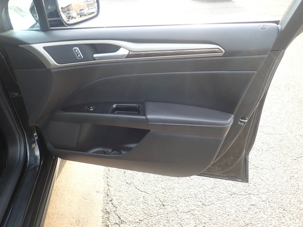 Used 2014 Ford Fusion SE w/ Equipment Group 202A image 25