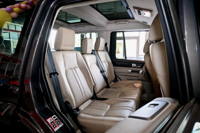 Used 2016 Land Rover LR4 HSE Silver Edition AWD/4WD image 23