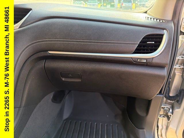 Used 2017 Chevrolet Traverse LT FWD image 25