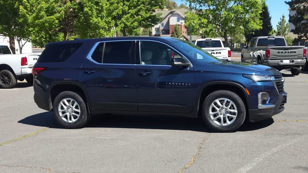 Used 2023 Chevrolet Traverse LS AWD/4WD image 2
