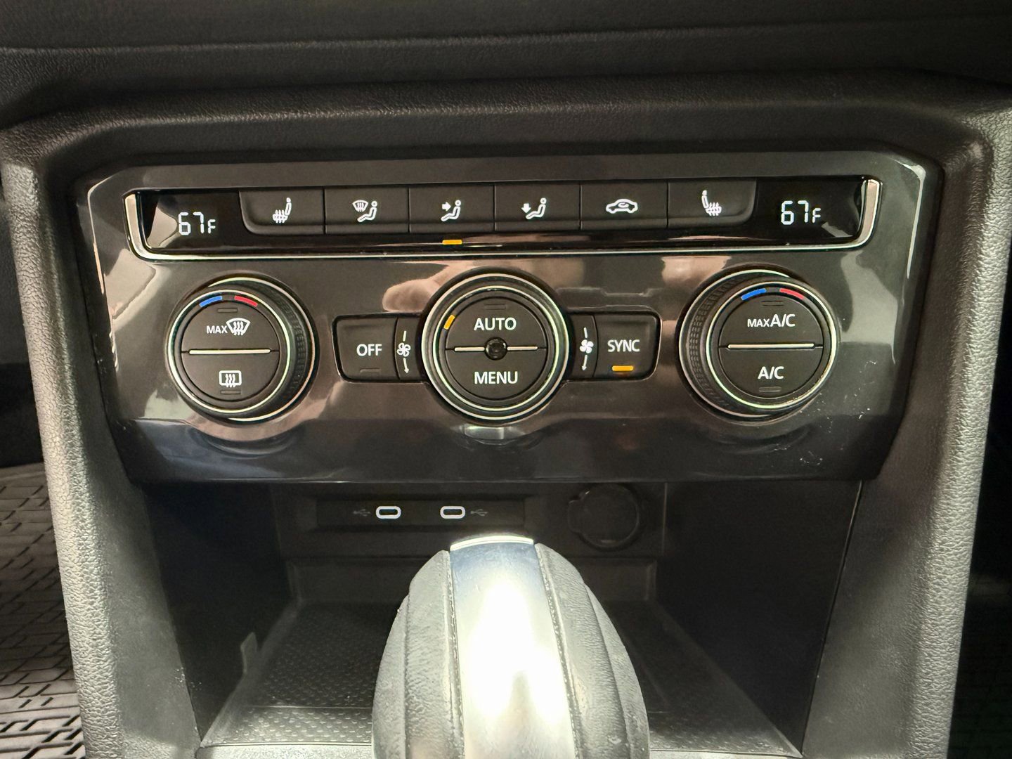 Used 2021 Volkswagen Tiguan SE image 16