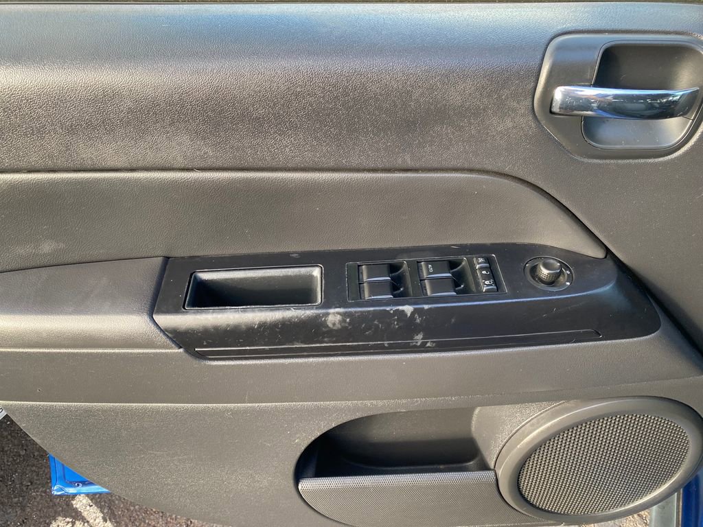 Used 2010 Jeep Compass Sport w/ PWR Equipment Group FWD image 13