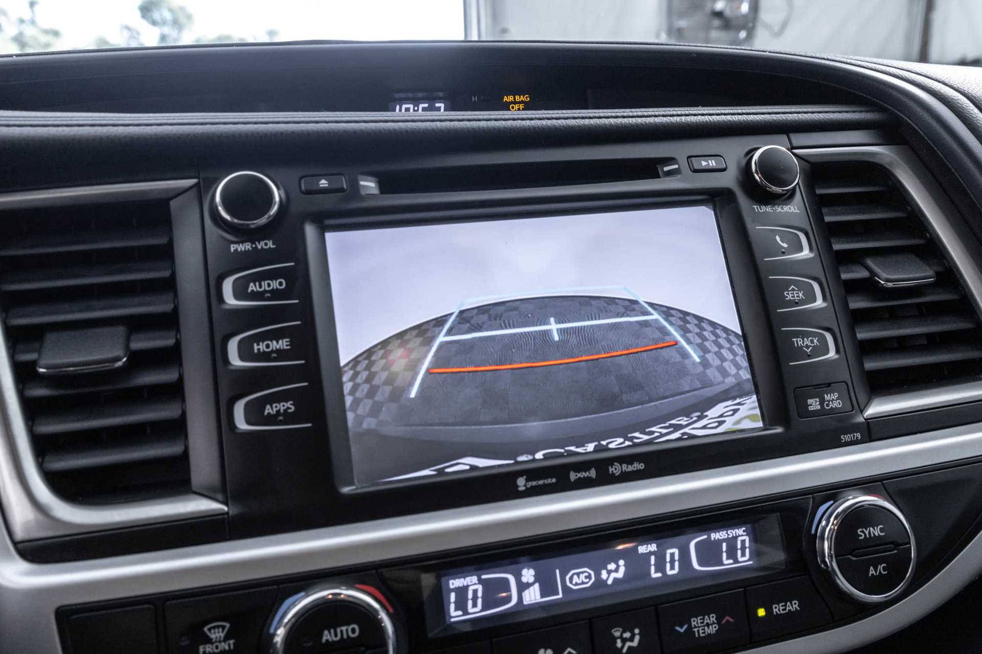 Used 2018 Toyota Highlander XLE AWD/4WD image 11
