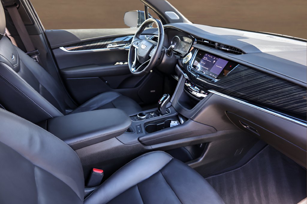Certified 2025 Cadillac XT6 Premium Luxury FWD image 32