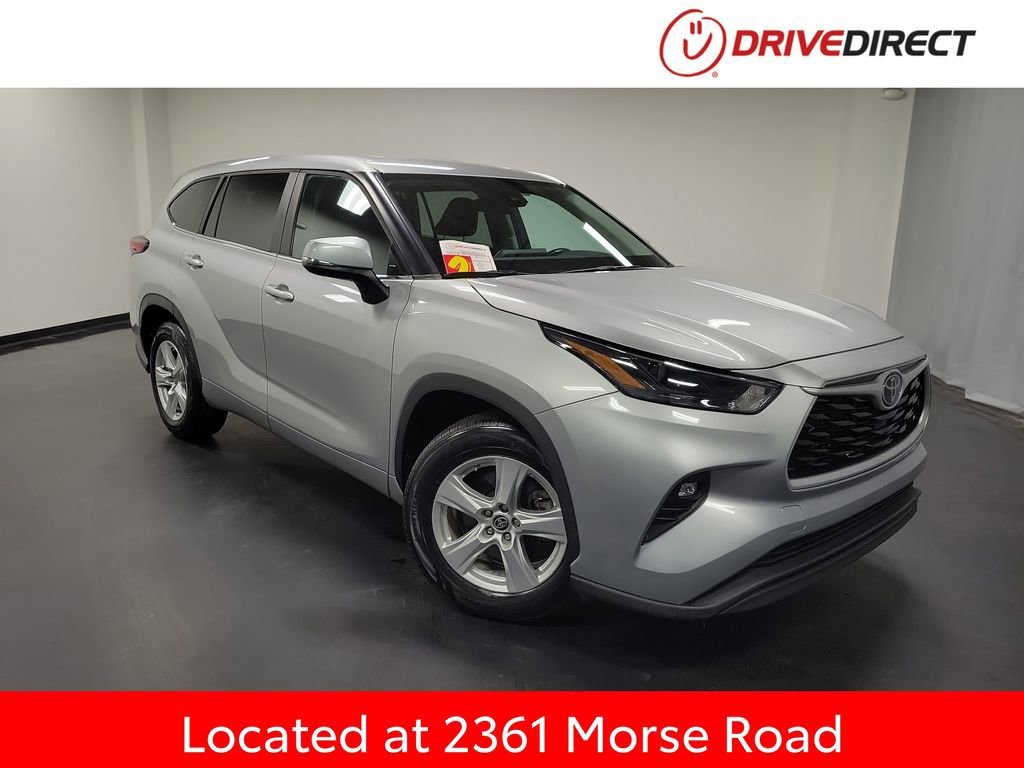 Used 2023 Toyota Highlander LE image 1