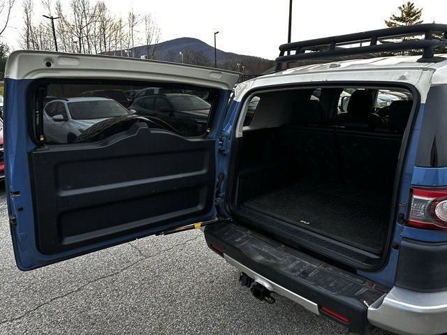 Used 2013 Toyota FJ Cruiser 4WD image 12