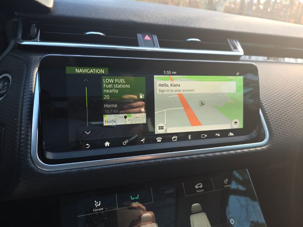 Used 2018 Land Rover Range Rover Velar S image 6