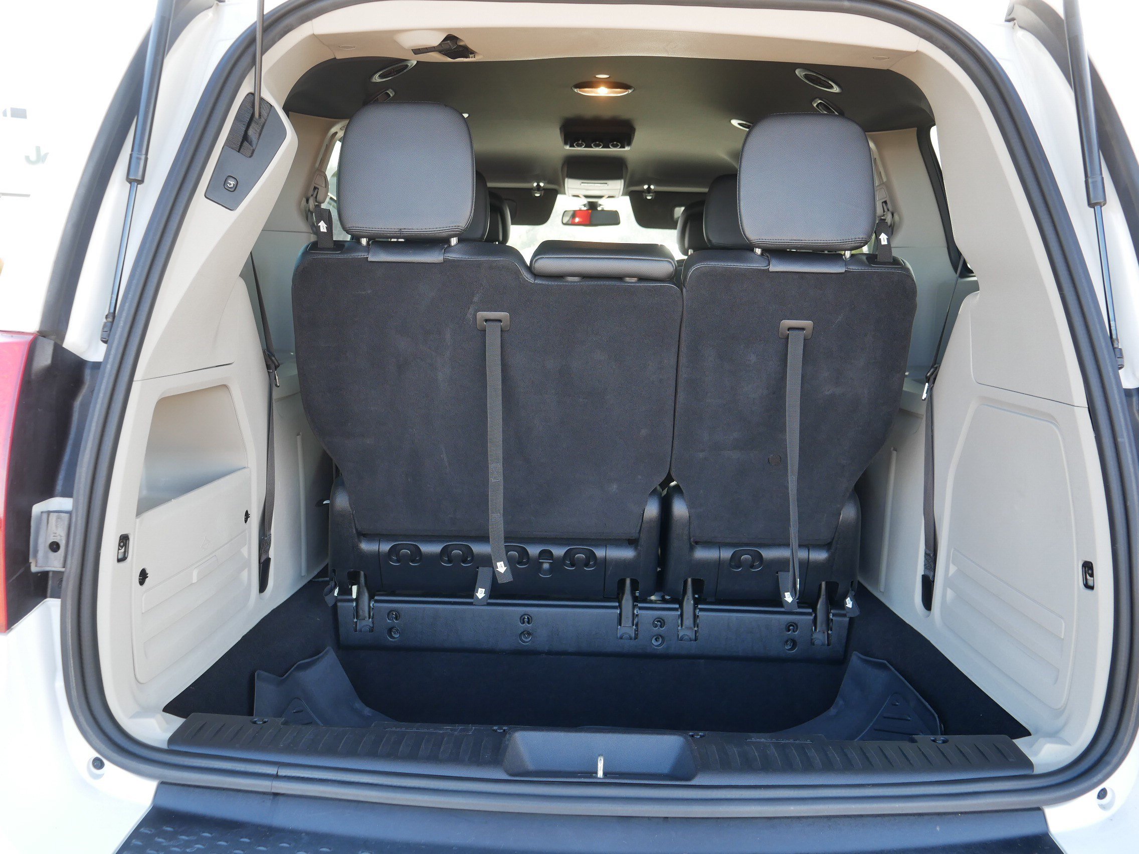 Used 2020 Dodge Grand Caravan SXT FWD image 18