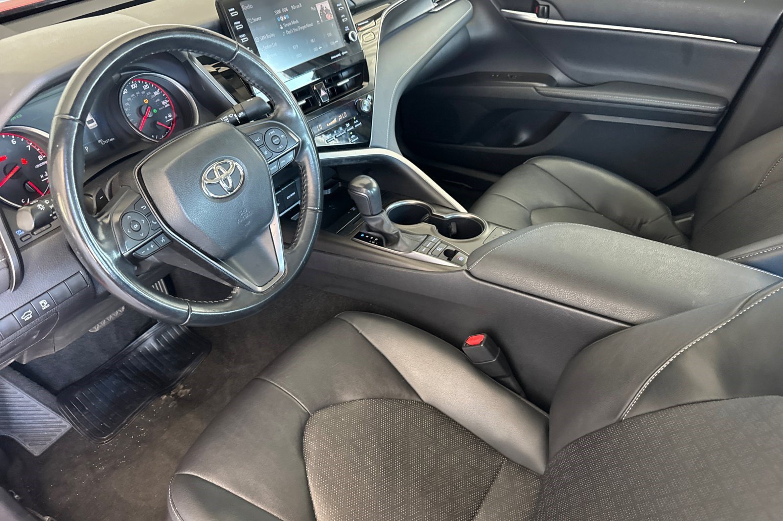 Used 2023 Toyota Camry XSE FWD image 4