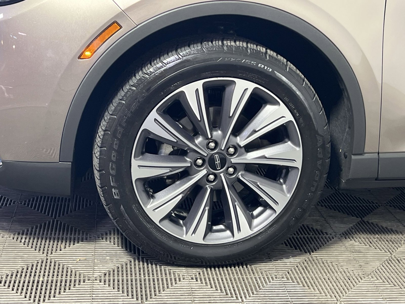 Used 2020 Lincoln Corsair Reserve w/ Elements Package FWD image 13