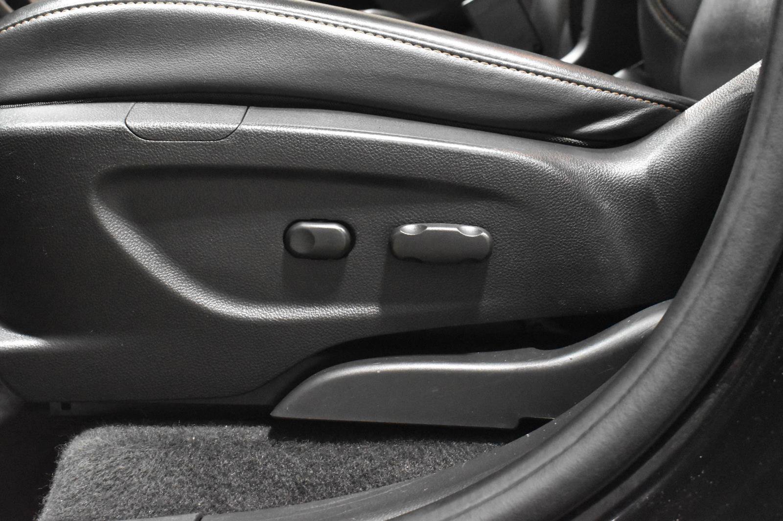 Used 2021 Chevrolet Trax LT w/ Redline Edition image 4