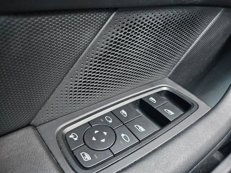 Used 2023 Porsche Taycan w/ Premium Package image 36