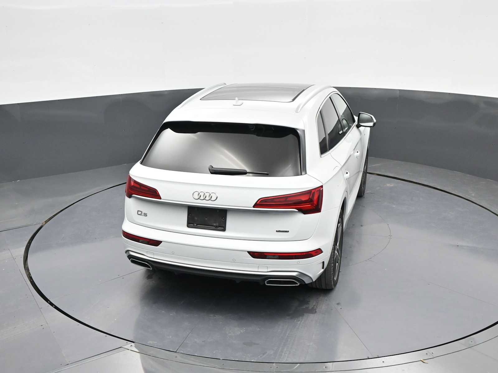 Used 2021 Audi Q5 e Premium Plus AWD/4WD image 29